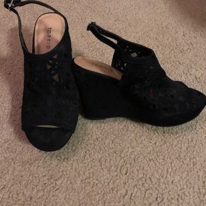 Black wedges